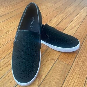 Vionic casual sneaker size 9